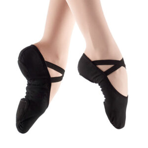 Balletschoen van elastisch canvas met elastieke bandje en spit sole.